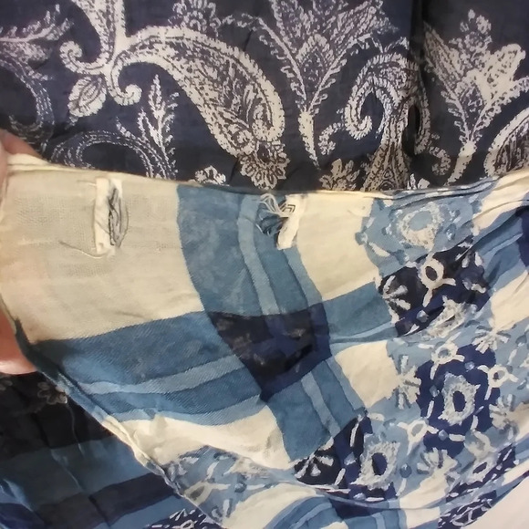 Abercrombie and Fitch New York Scarf Wrap - Picture 6 of 6